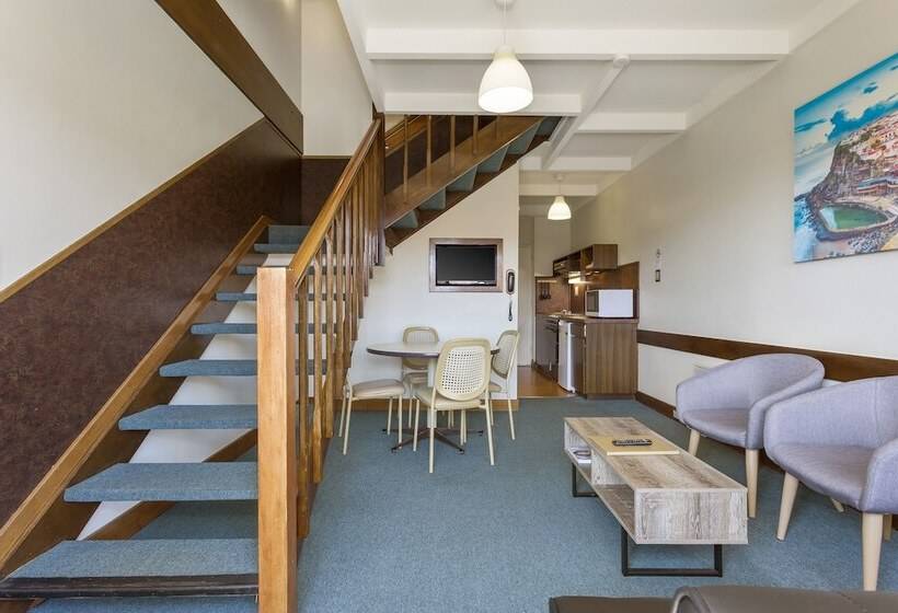 침실 3개 아파트, Village Family Motor Inn