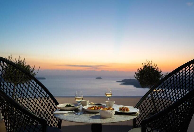 سوئیت جونیور با چشم‌انداز, Volcano View By Caldera Collection