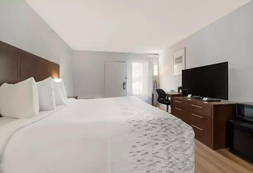 Standardzimmer King-Size Bett (behindertengerecht), Econo Lodge