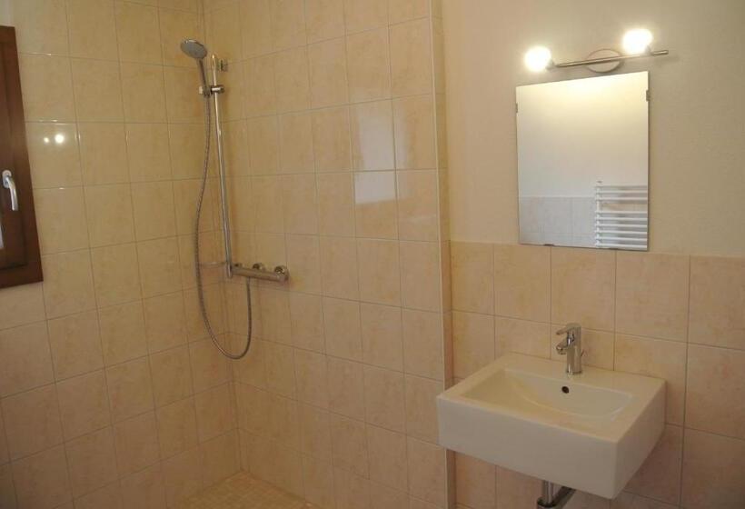 Семейный Номер Совместный Санузел, La Tzoum Hostel