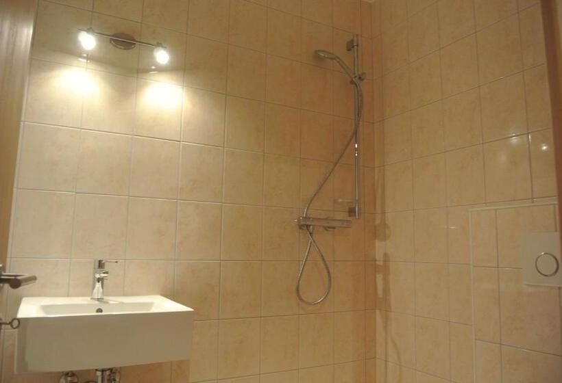 Четырехместный Номер Стандарт, La Tzoum Hostel