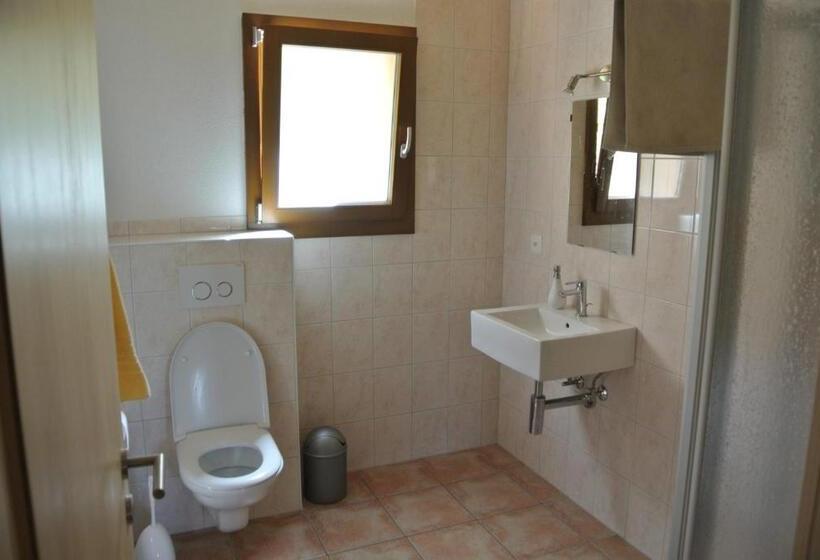 Номер Стандарт Совместная Ванная, La Tzoum Hostel