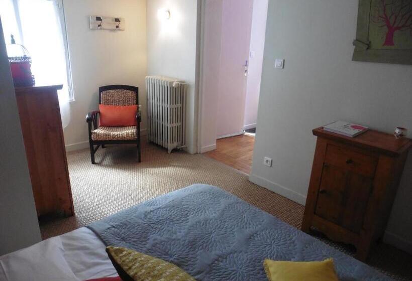 Номер Стандарт Вид на Сад, Chambre D Hôtes   L Ephémère