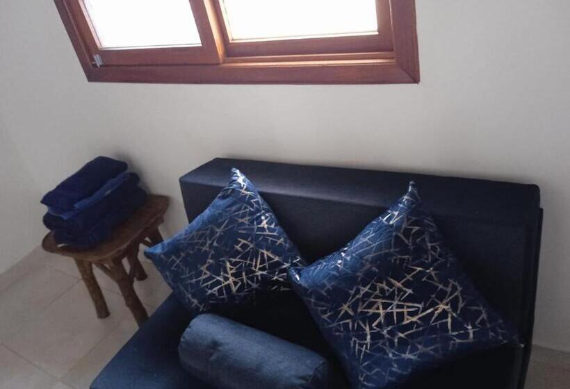 اتاق کلاسیک سه تخته, Hostal Solemare