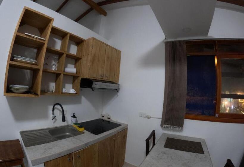 سوییت سوپریور, Hostal Solemare