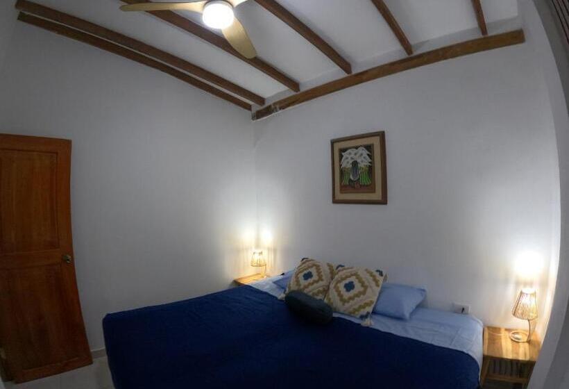 سوییت سوپریور, Hostal Solemare