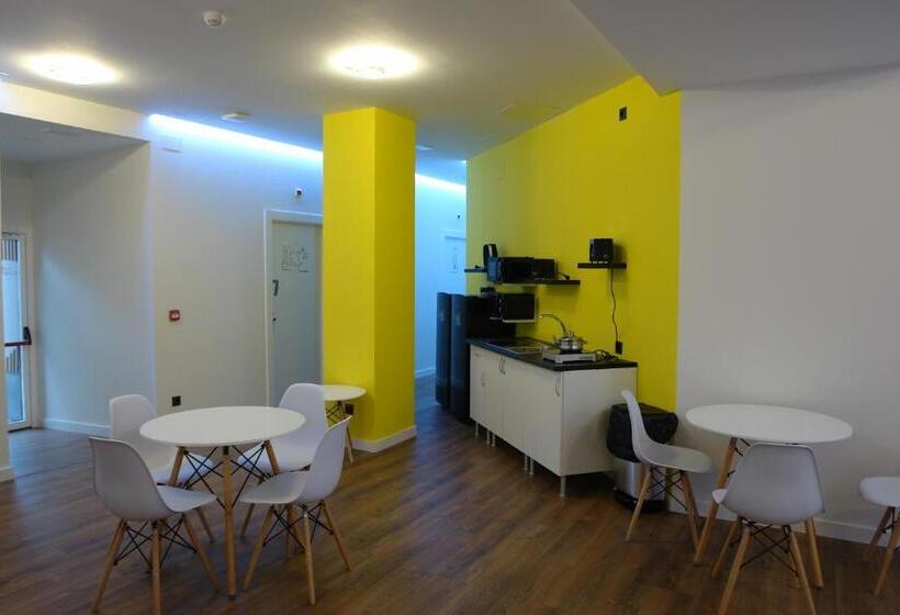 חדר סטנדרט לארבעה, Hostel Trovadores