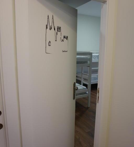 חדר סטנדרט לארבעה, Hostel Trovadores