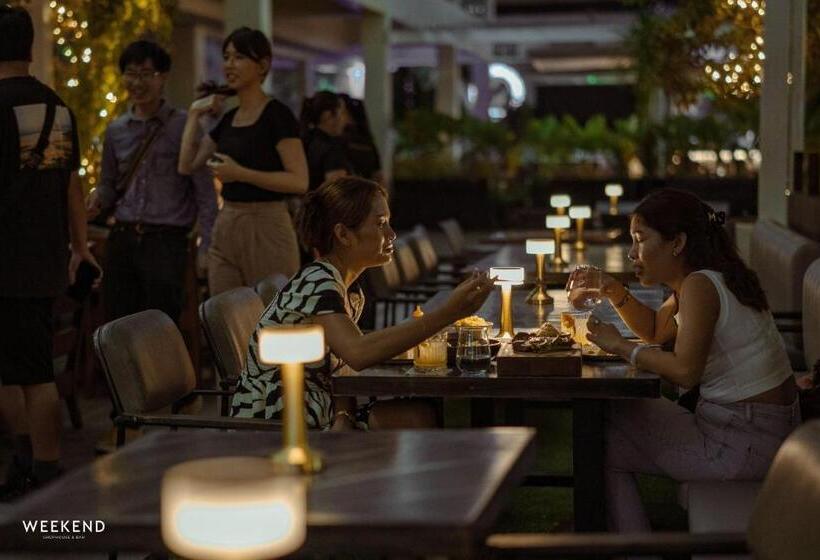 디럭스 스튜디오, 88th Avenue