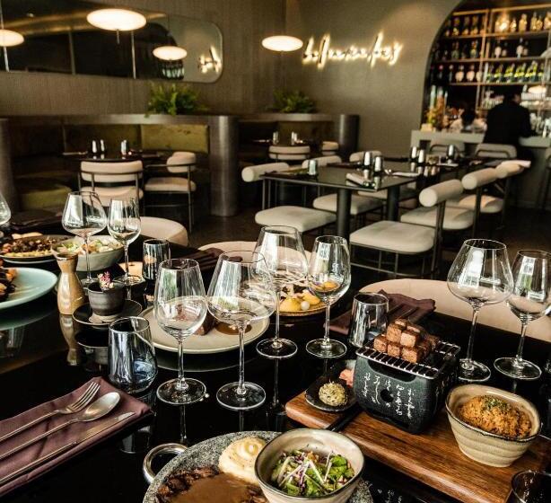 침실 2개 스위트, 88th Avenue