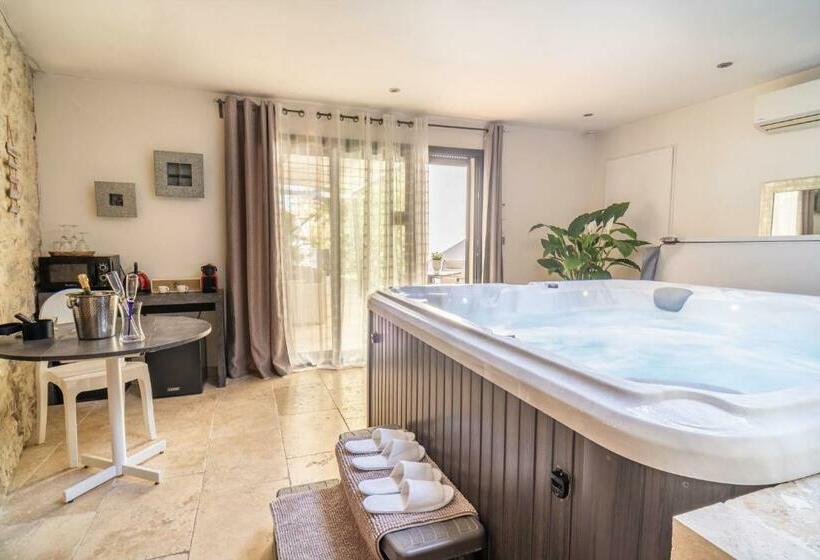 Стандартный Номер Кровать Кинг, Chambre D Hôte Romantique Avec Spa Privatif Domaine Les Nuits Envôutées   Vézénobres