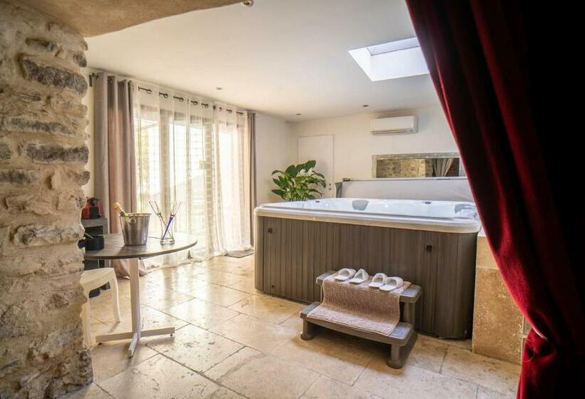 Стандартный Номер Кровать Кинг, Chambre D Hôte Romantique Avec Spa Privatif Domaine Les Nuits Envôutées   Vézénobres
