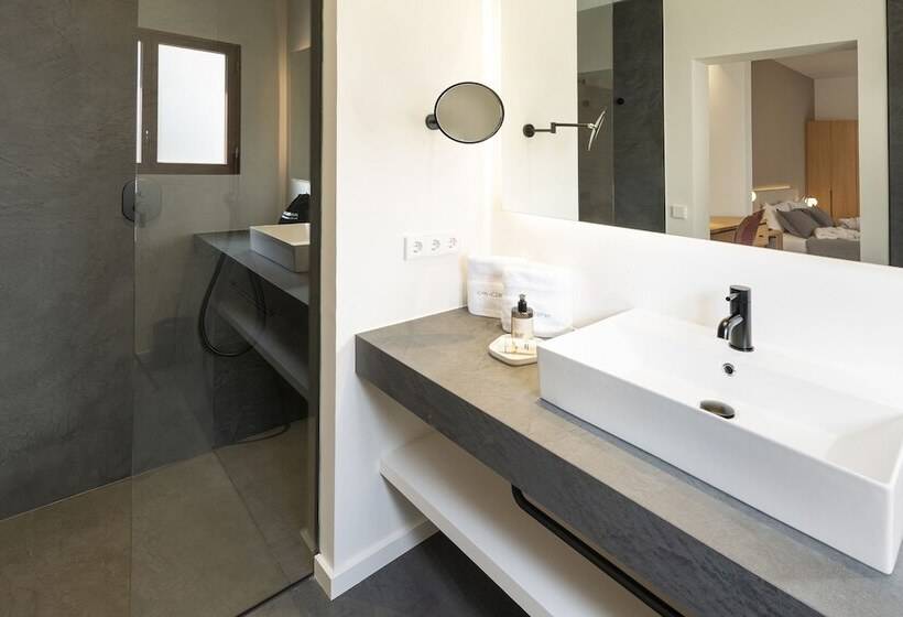 Suite with Terrace, Can Cirera