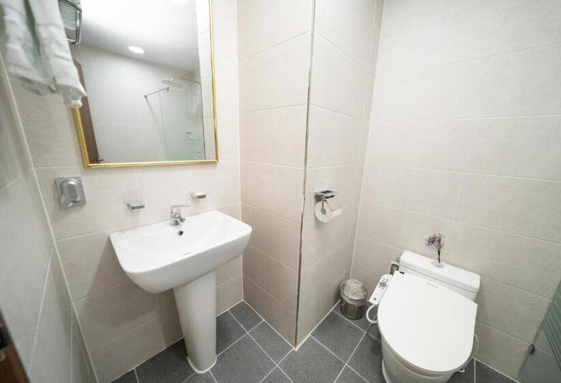 اتاق لوکس با تخت بزرگ, Sanbangsan Hotel Formerly Primula