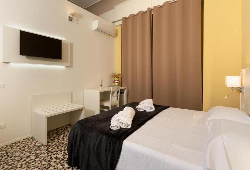اتاق استاندارد با تخت بزرگ, Regina Margherita   Bed And Breakfast & Rooftop Lounge Bar