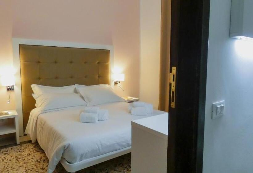 سوییت جونیور لوکس, Regina Margherita   Bed And Breakfast & Rooftop Lounge Bar