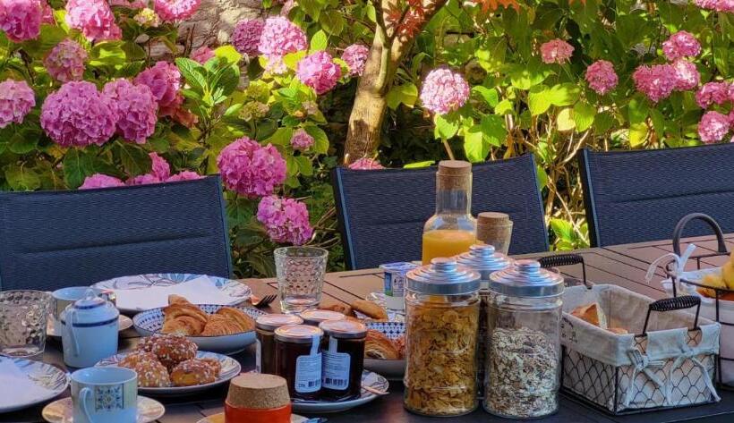 اتاق استاندارد با چشم‌انداز باغ, La Martinoise Garden