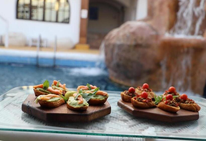 سوییت جونیور با چشم‌انداز استخر, Sanafir Hotel   El Pacha Suites Sharm   Adults Only