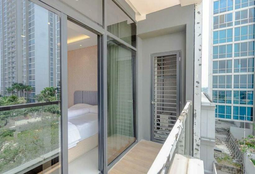 استودیو استاندارد با بالکن, Emka Lodge Studio Room The Vertu Apartemen Ciputra World Surabaya