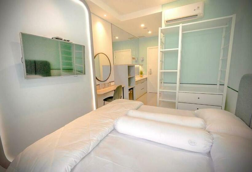 استودیو استاندارد با بالکن, Emka Lodge Studio Room The Vertu Apartemen Ciputra World Surabaya