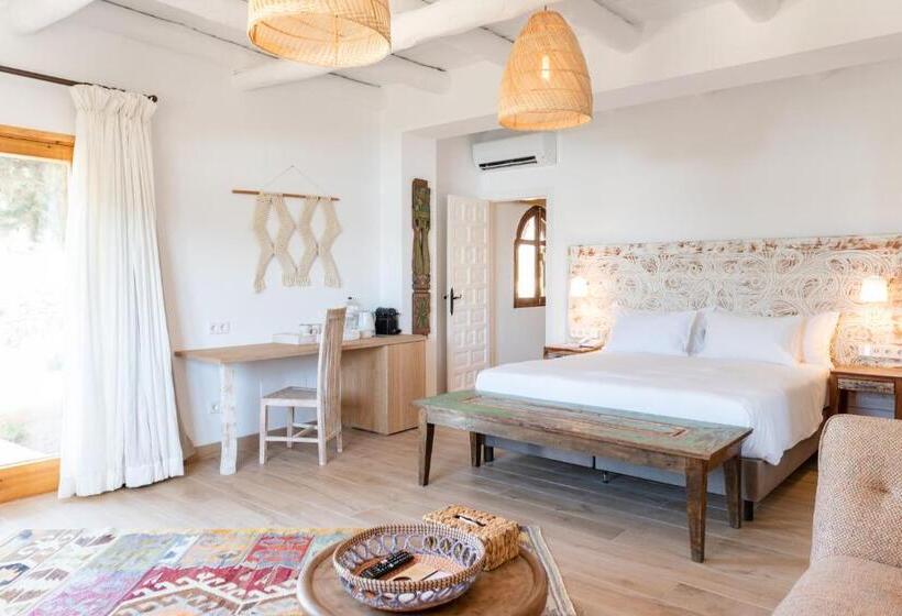 سوییت جونیور در طبقه همکف, Petunia Ibiza, A Beaumier