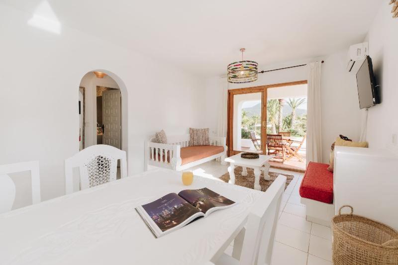 اتاق استاندارد, Petunia Ibiza, A Beaumier