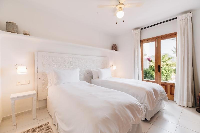 اتاق استاندارد, Petunia Ibiza, A Beaumier