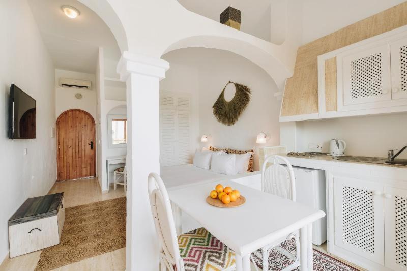 اتاق استاندارد, Petunia Ibiza, A Beaumier