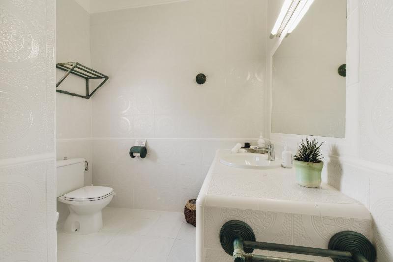 اتاق استاندارد, Petunia Ibiza, A Beaumier