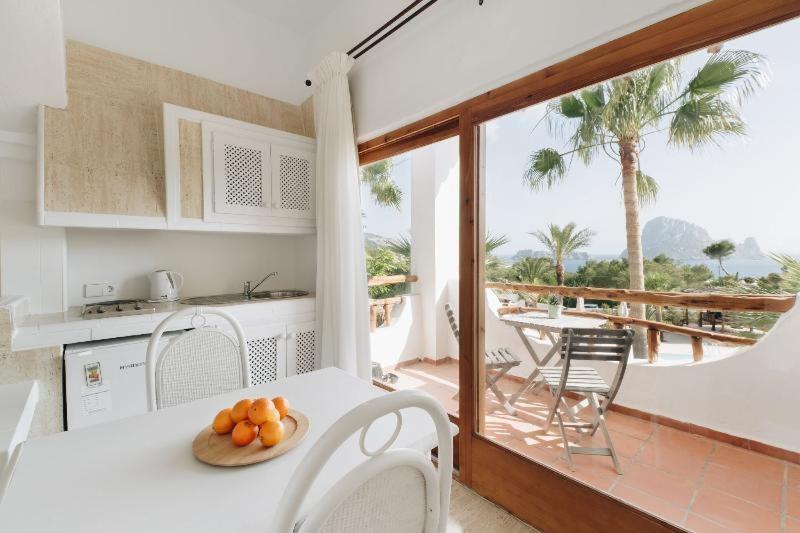 اتاق استاندارد, Petunia Ibiza, A Beaumier