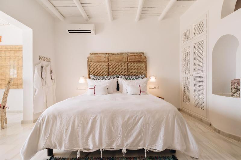 اتاق استاندارد, Petunia Ibiza, A Beaumier