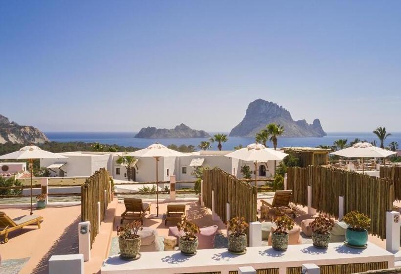 سوییت با چشم‌انداز دریا, Petunia Ibiza, A Beaumier
