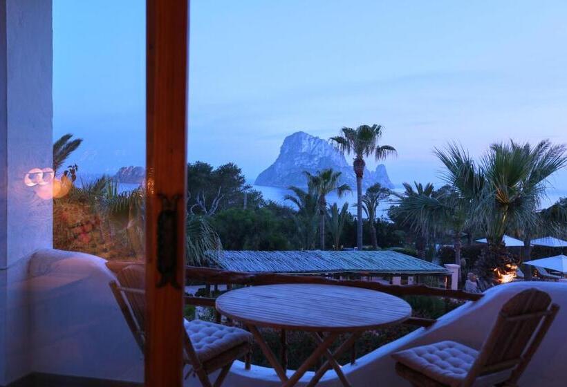 اتاق استاندارد با بالکن و چشم‌انداز دریا, Petunia Ibiza, A Beaumier