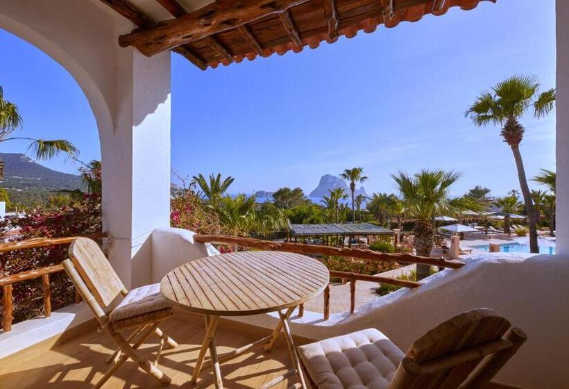اتاق استاندارد با بالکن و چشم‌انداز دریا, Petunia Ibiza, A Beaumier