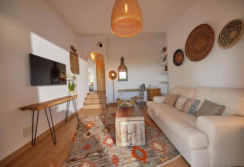 سوییت جونیور در طبقه همکف, Petunia Ibiza, A Beaumier