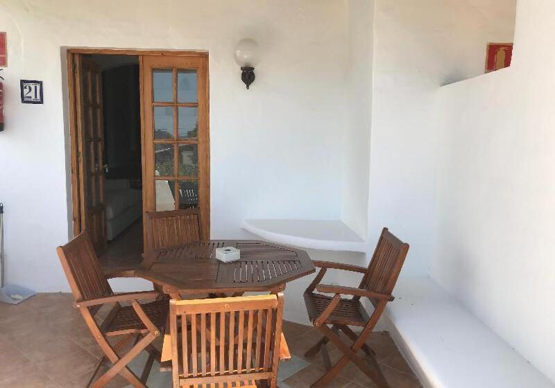 اتاق استاندارد, Petunia Ibiza, A Beaumier