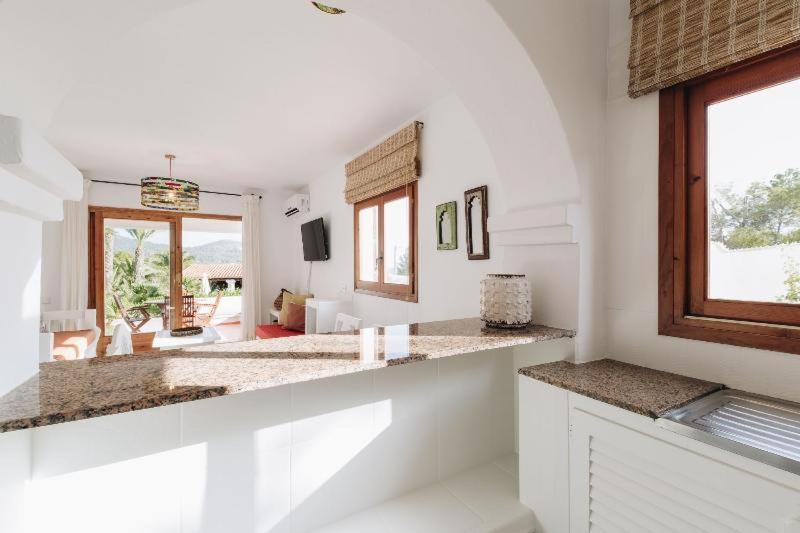 اتاق استاندارد, Petunia Ibiza, A Beaumier