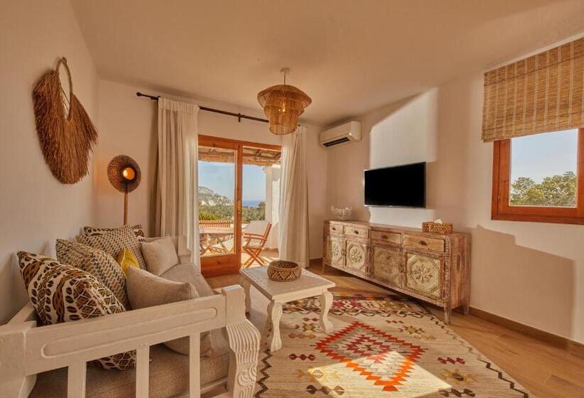 سوییت با چشم‌انداز دریا, Petunia Ibiza, A Beaumier
