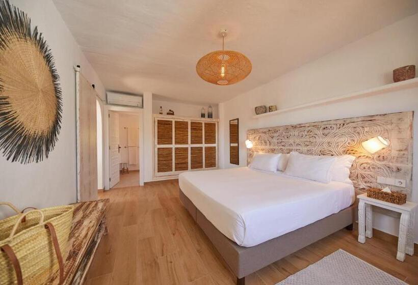 سوییت با چشم‌انداز دریا, Petunia Ibiza, A Beaumier