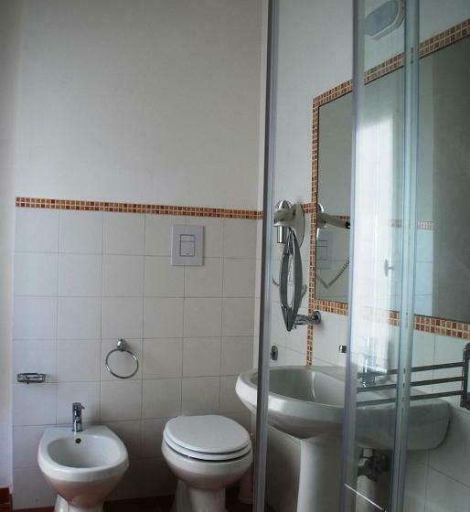 اتاق لوکس با بالکن و چشم‌انداز دریا, B&b Le Muse