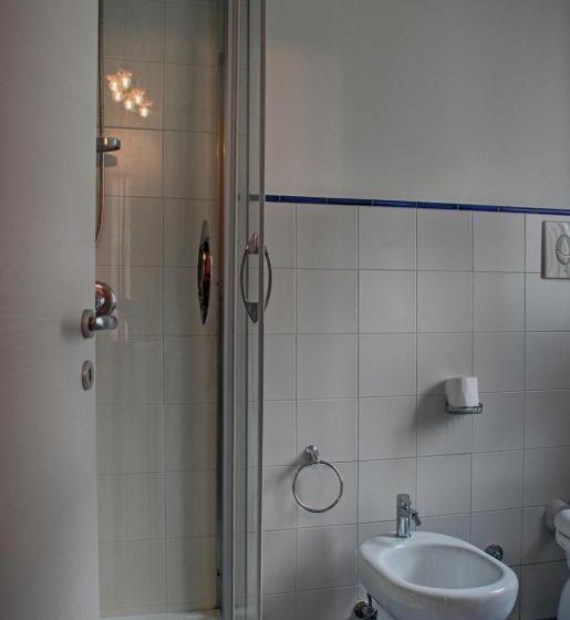 اتاق لوکس با بالکن و چشم‌انداز دریا, B&b Le Muse