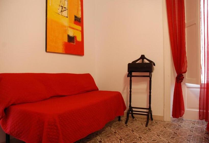 اتاق لوکس با بالکن و چشم‌انداز دریا, B&b Le Muse