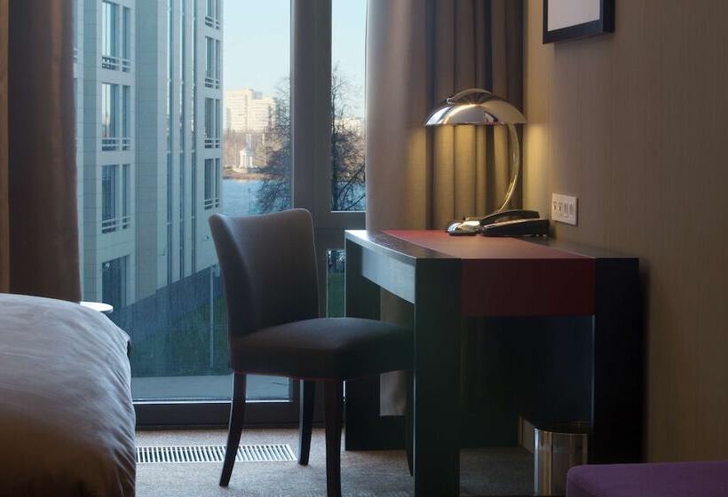 اتاق استاندارد با تخت دوبل, Doubletree By Hilton Hotel Moscow   Marina