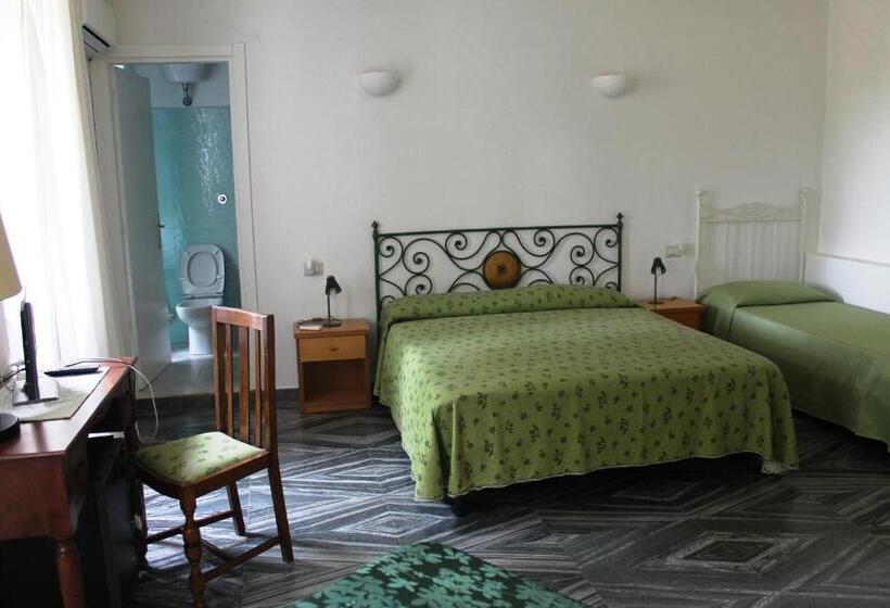 Четырехместный Номер Стандарт Вид на Сад, Villa Campana