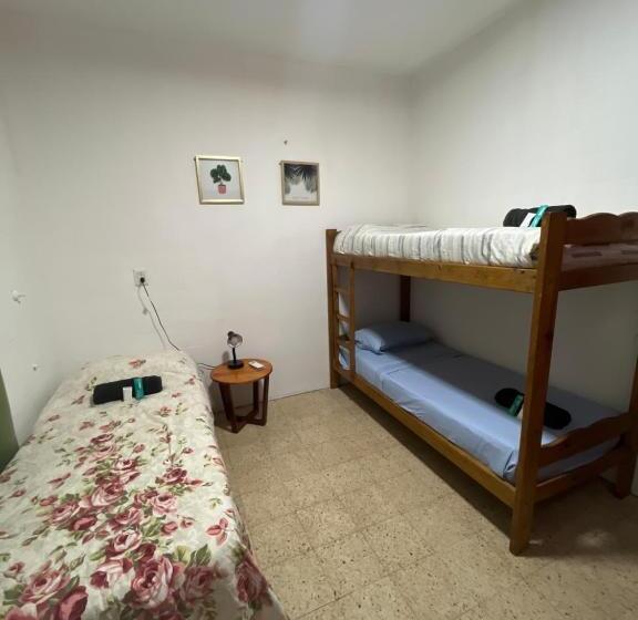 Кровать в Общей Комнате, Steve S House