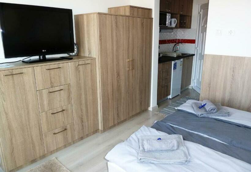 1 Bedroom Apartment Lake View, Sunrise Apartman