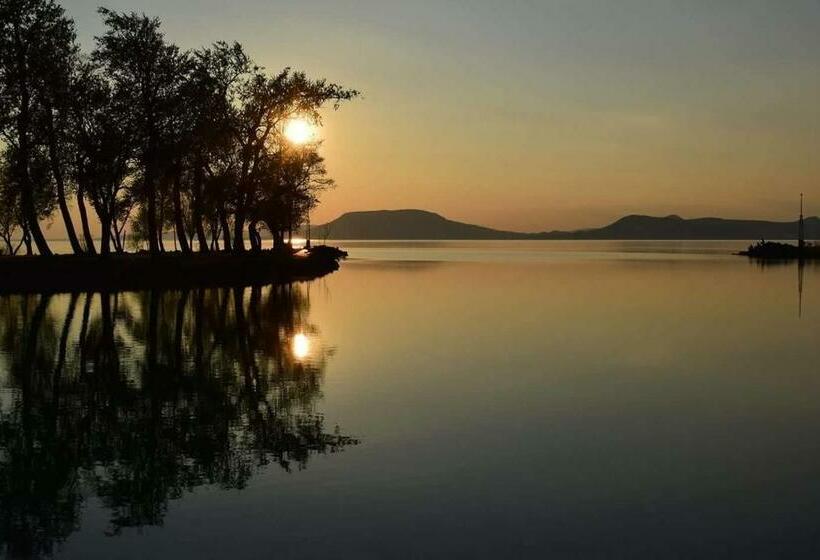 1 Bedroom Apartment Lake View, Sunrise Apartman