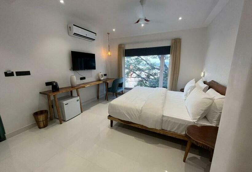 Superior room with lake view, Moustache Udaipur Luxuria