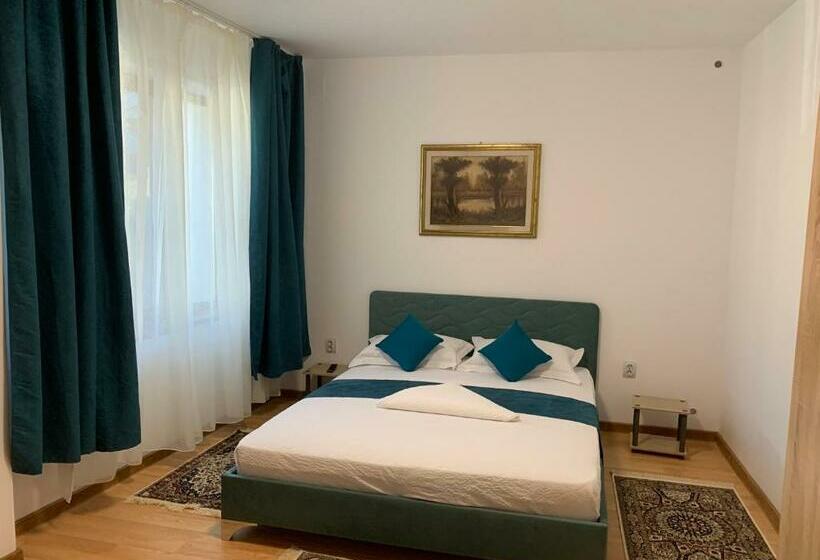 اتاق ساده سه‌ نفره, Casa Roa