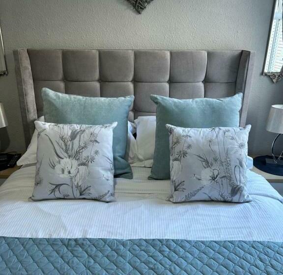 Стандартный Номер Кровать Кинг, Rooms At 153 Only